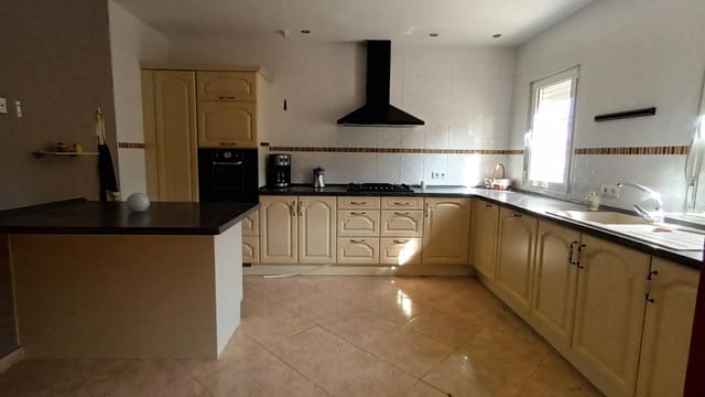 3 slaapkamer Villa te koop in Villena met zwembad - € 245.000 (Ref: 9359429)