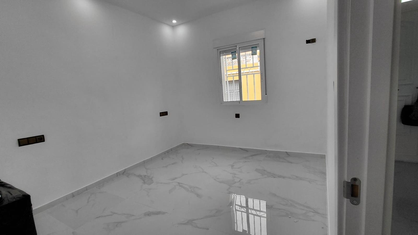 3 makuuhuone Bungalow myytävänä paikassa Villena - 140 000 € (Ref: 9401600)