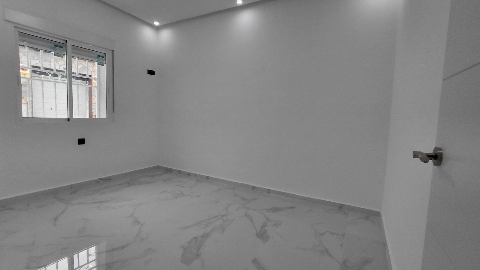 3 makuuhuone Bungalow myytävänä paikassa Villena - 140 000 € (Ref: 9401600)