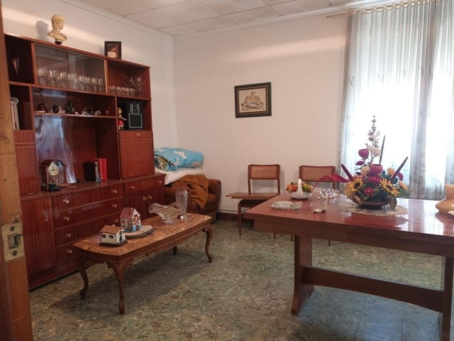 4 soverom Hus til salgs i Villena med garasje - € 148 000 (Ref: 9418747)