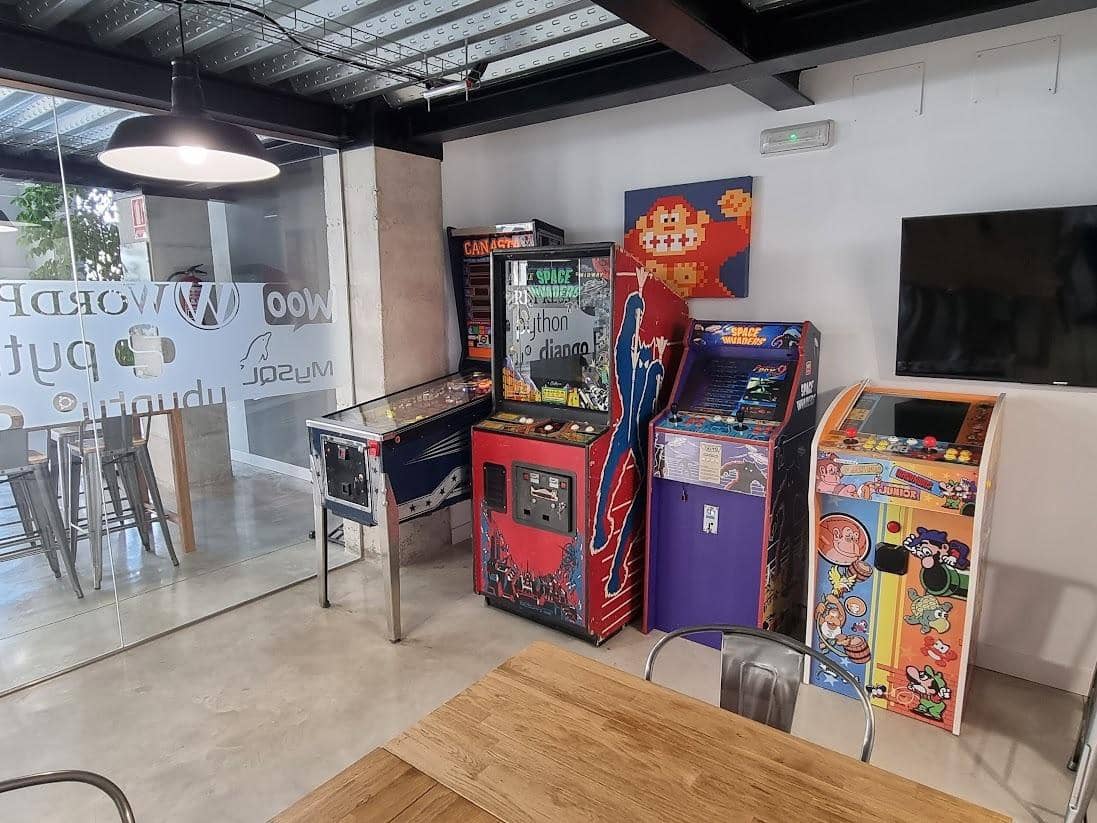 Erhverv til salg i Villena - € 350.000 (Ref: 9440221)