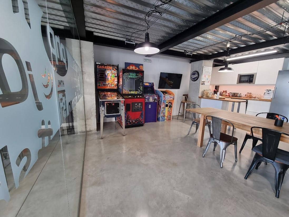 Kaupallinen myytävänä paikassa Villena - 350 000 € (Ref: 9440221)