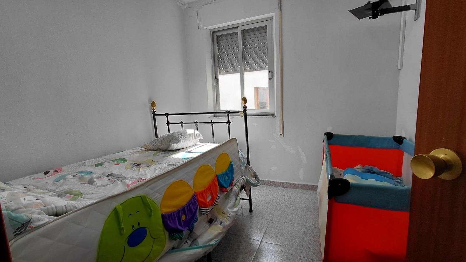 Piso de 3 habitaciones en Villena en venta - 79.000 € (Ref: 9446608)