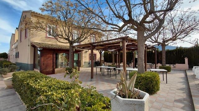 Chalet de 1 habitación en Villena en venta con piscina - 315.000 € (Ref: 9611406)