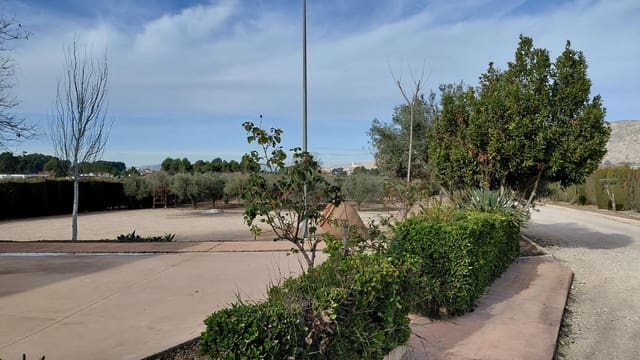 Chalet de 3 habitaciones en Villena en venta con piscina - 315.000 € (Ref: 9611406)