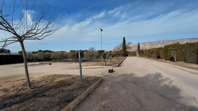 Chalet de 3 habitaciones en Villena en venta con piscina - 315.000 € (Ref: 9611406)