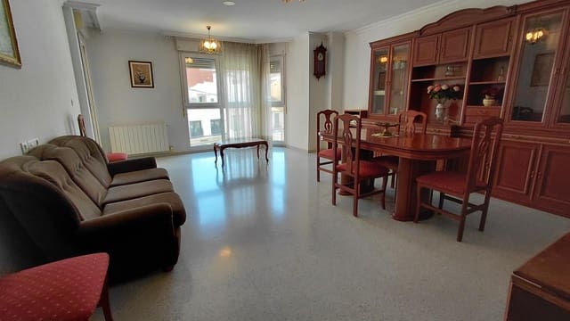 Piso de 4 habitaciones en Villena en venta - 180.000 € (Ref: 9616046)