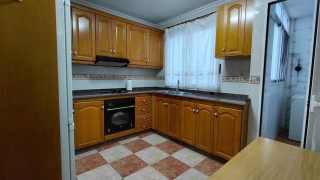 Piso de 4 habitaciones en Villena en venta - 180.000 € (Ref: 9616046)