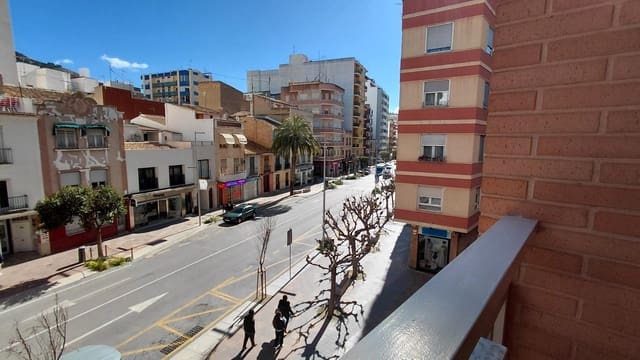 Piso de 4 habitaciones en Villena en venta - 180.000 € (Ref: 9616046)