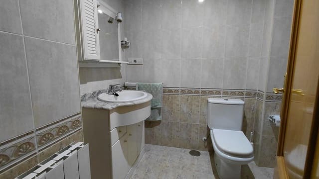 Piso de 4 habitaciones en Villena en venta - 180.000 € (Ref: 9616046)
