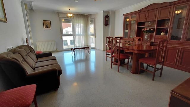 Piso de 4 habitaciones en Villena en venta - 185.000 € (Ref: 9616046)