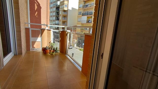Piso de 4 habitaciones en Villena en venta - 185.000 € (Ref: 9616046)