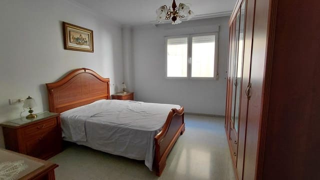 Piso de 4 habitaciones en Villena en venta - 185.000 € (Ref: 9616046)