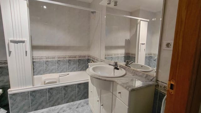 Piso de 4 habitaciones en Villena en venta - 185.000 € (Ref: 9616046)