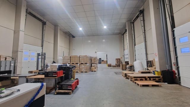 Yritys myytävänä paikassa Elda - 1 950 000 € (Ref: 9630267)