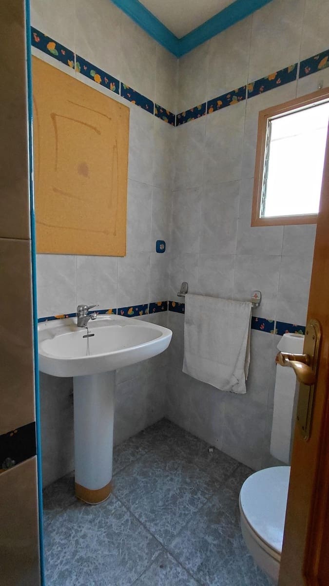 Casa de 4 habitaciones en Villena en venta - 95.000 € (Ref: 9825012)