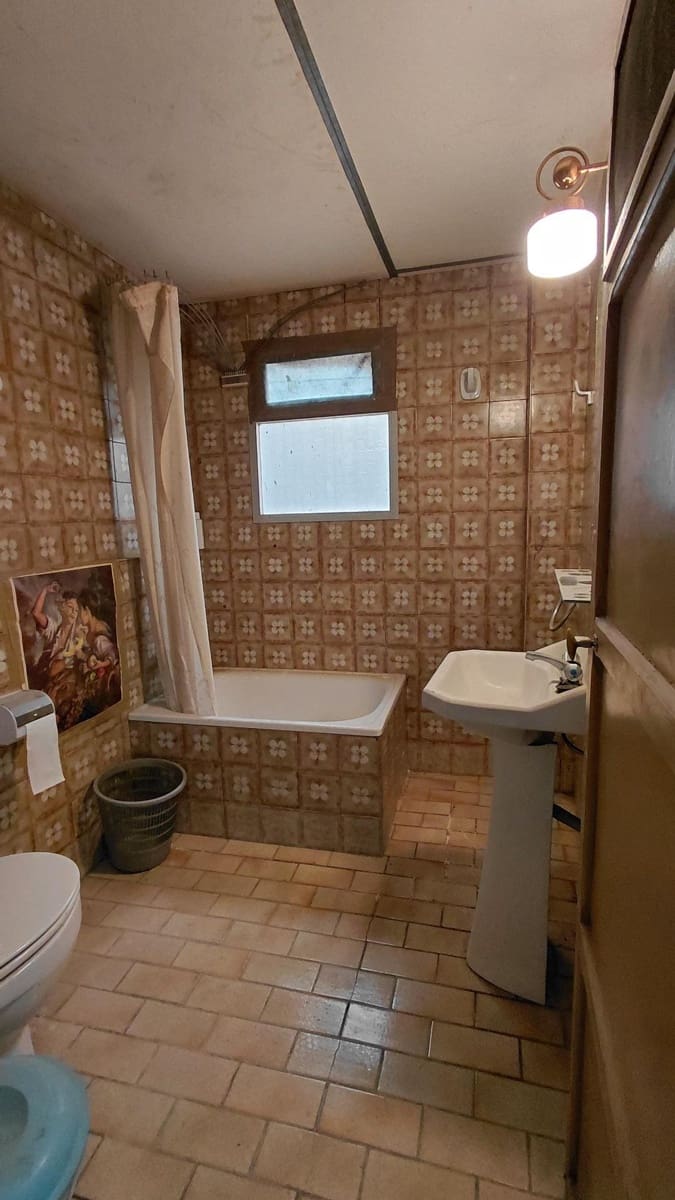 Casa de 4 habitaciones en Villena en venta - 95.000 € (Ref: 9825012)