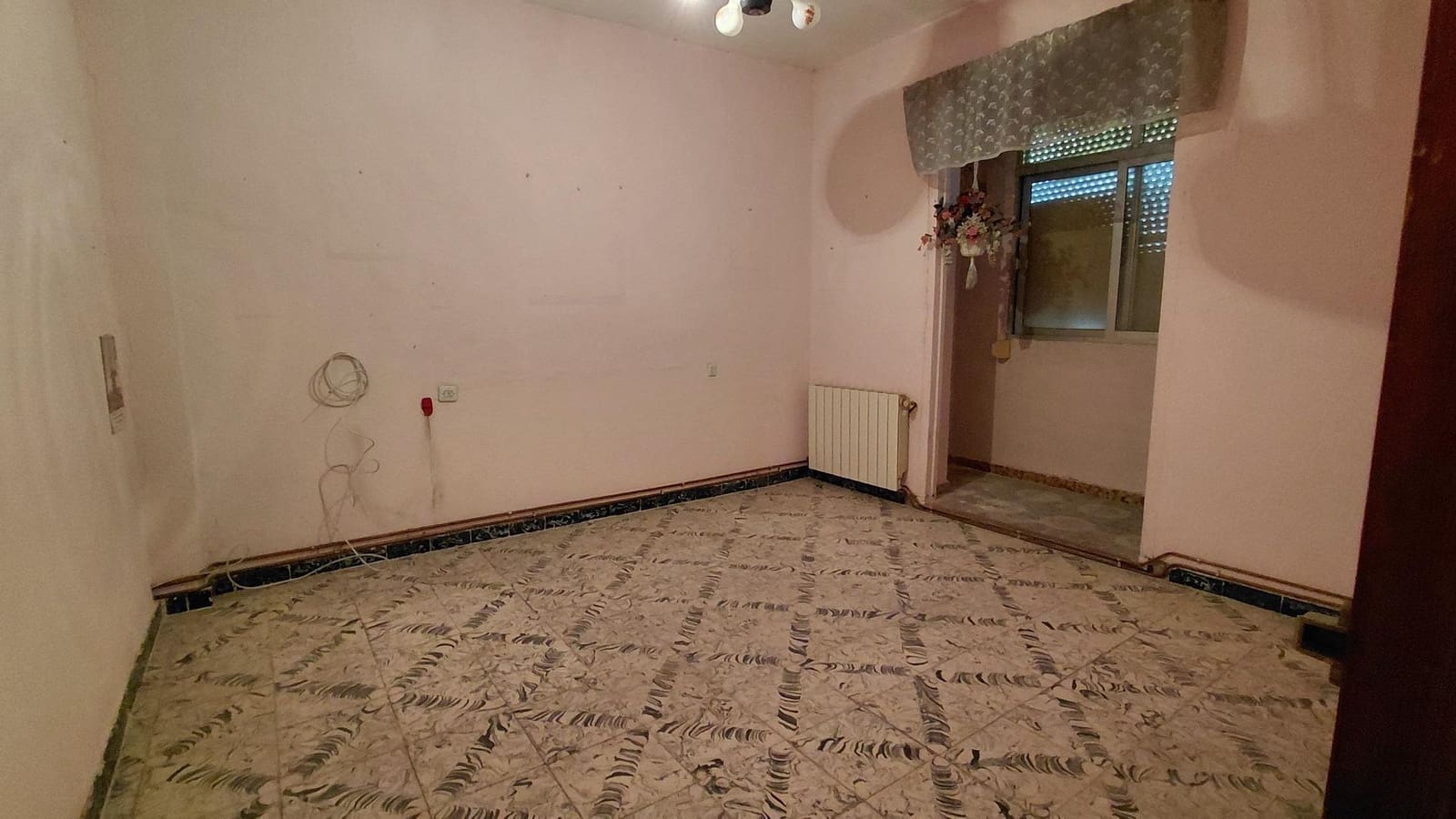 Casa de 4 habitaciones en Villena en venta - 95.000 € (Ref: 9825012)