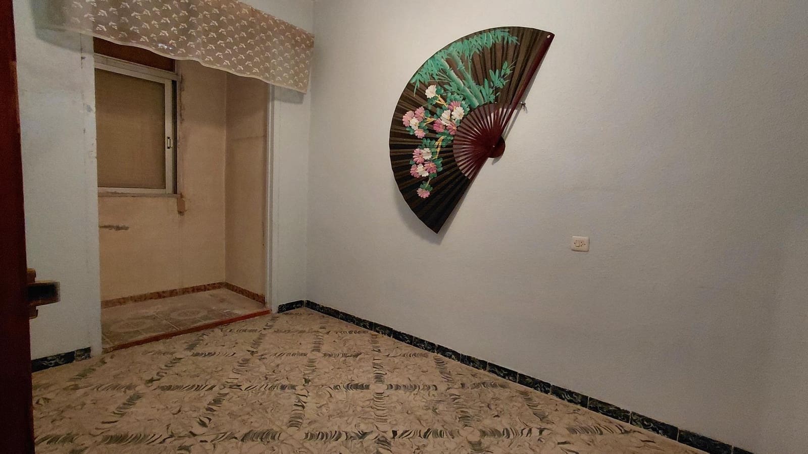Casa de 4 habitaciones en Villena en venta - 95.000 € (Ref: 9825012)
