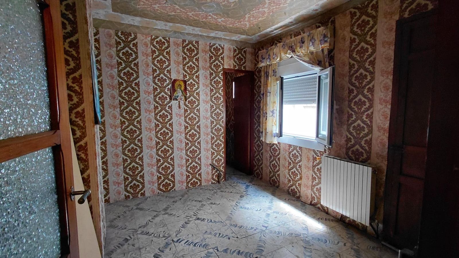 Casa de 4 habitaciones en Villena en venta - 95.000 € (Ref: 9825012)