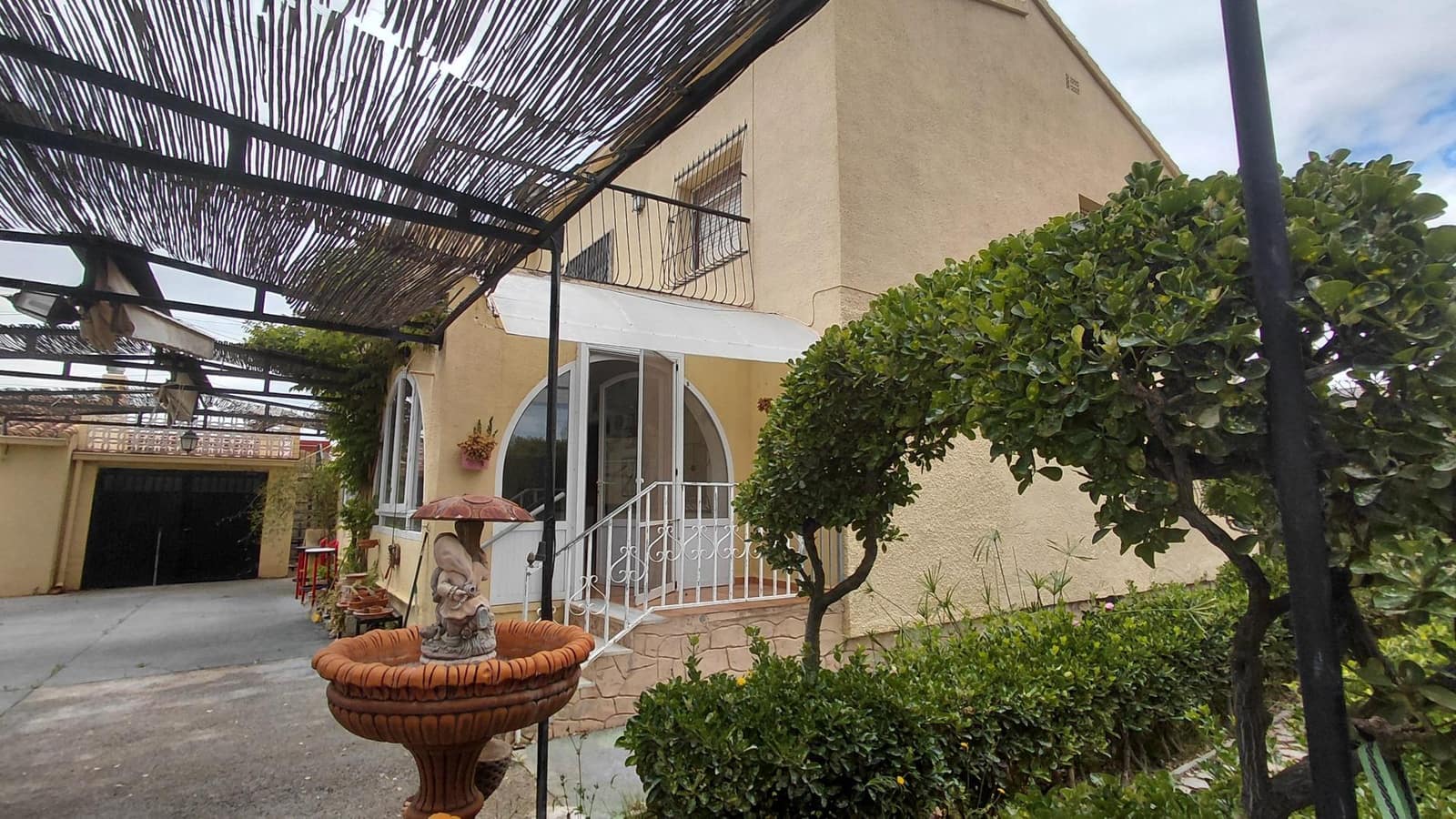 6 bedroom Villa for sale in Villena - € 315,000 (Ref: 9862026)