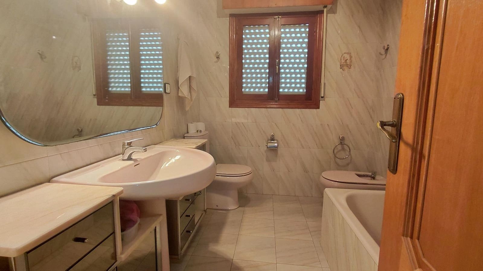 6 bedroom Villa for sale in Villena - € 315,000 (Ref: 9862026)