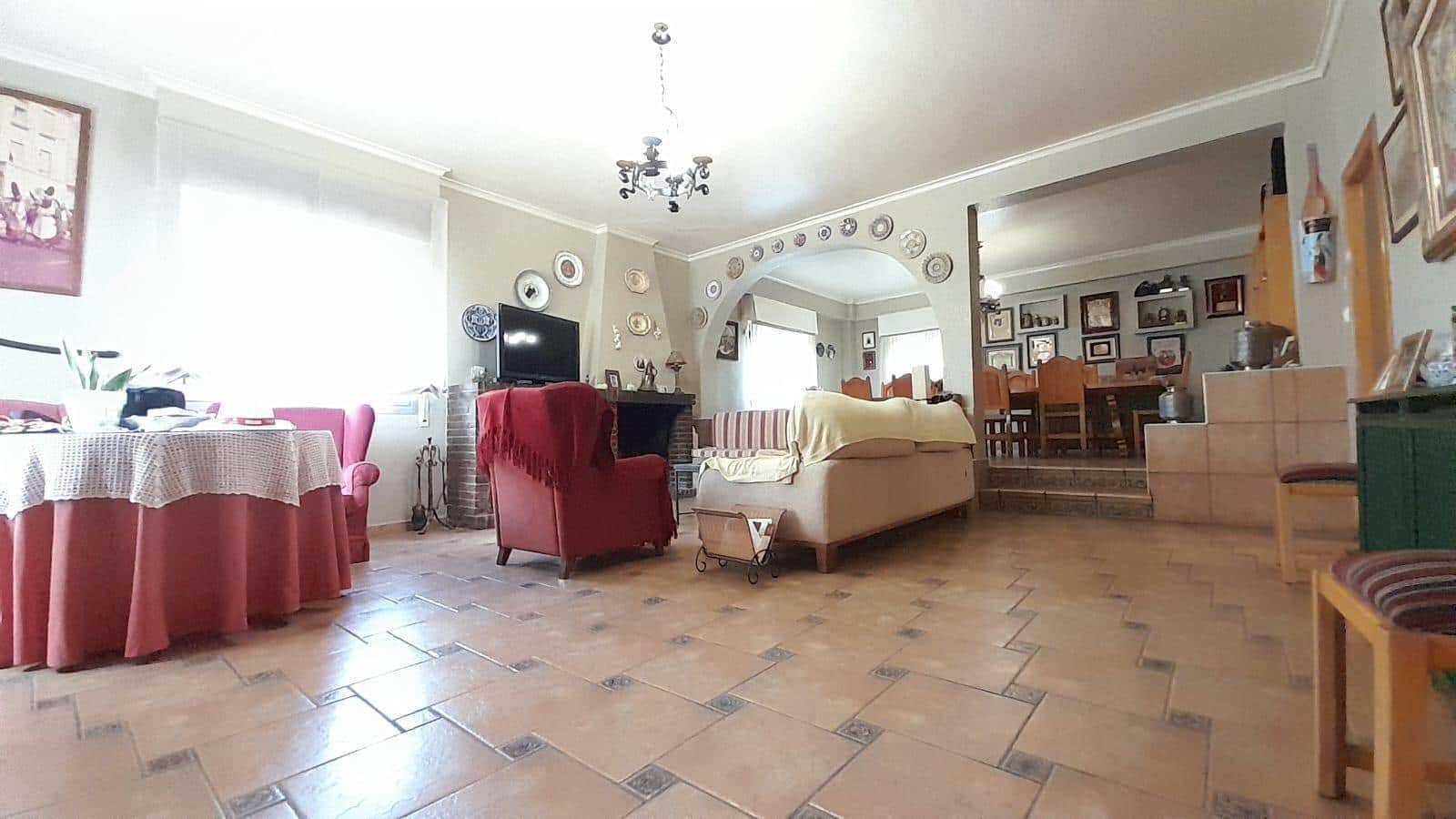 5 bedroom Villa for sale in Las Virtudes with pool garage - € 188,000 (Ref: 9903811)