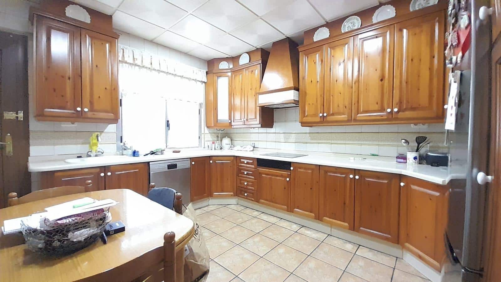 5 bedroom Villa for sale in Las Virtudes with pool garage - € 188,000 (Ref: 9903811)