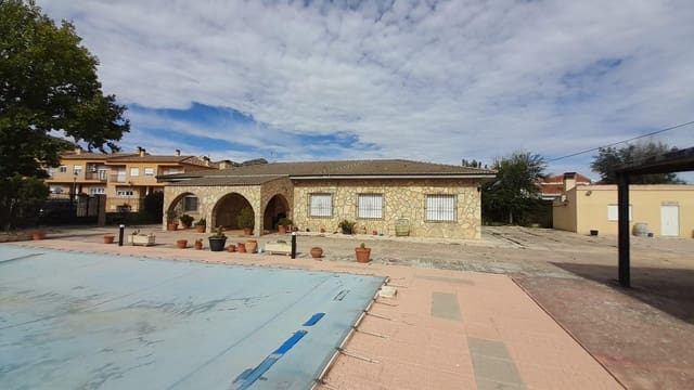 5 sypialnia Willa na sprzedaż w Las Virtudes, Villena z basenem garażem - 188 000 € (Ref: 9903811)
