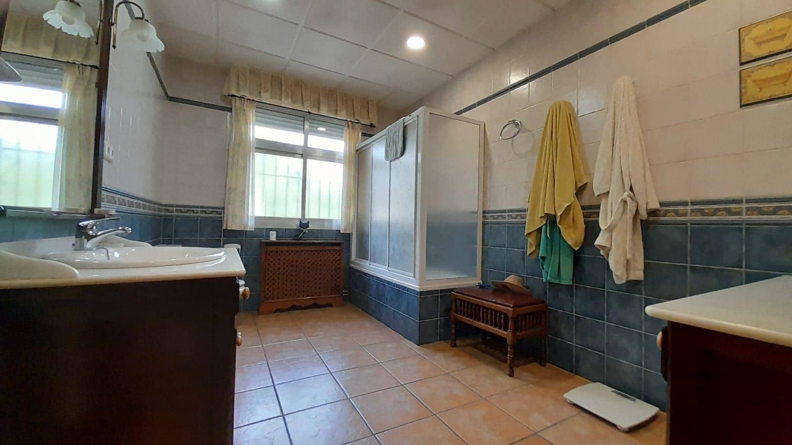5 bedroom Villa for sale in Las Virtudes with pool garage - € 188,000 (Ref: 9903811)