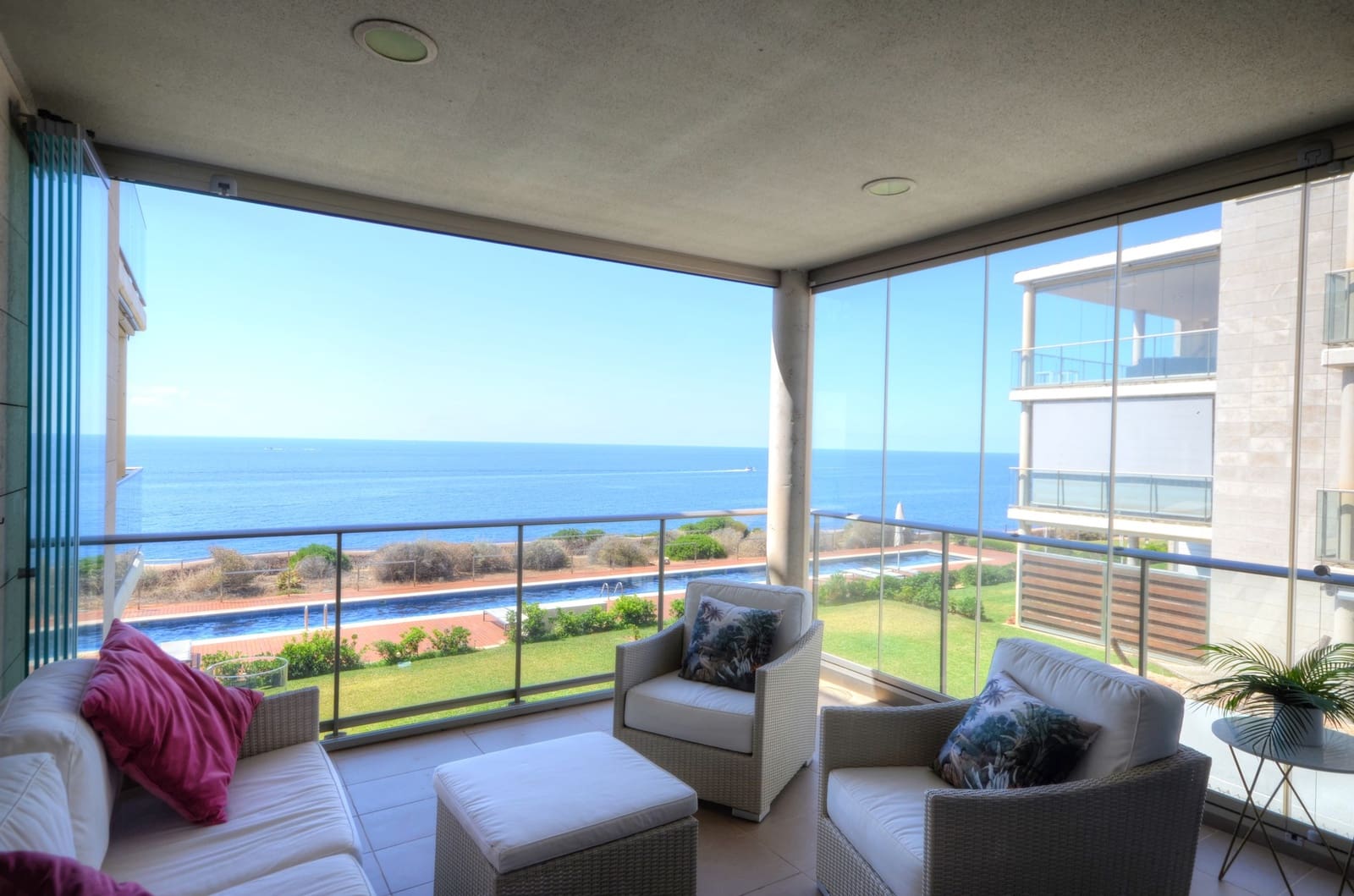 2 soverom Leilighet til salgs i Cala Figuera med svømmebasseng garasje - € 930 000 (Ref: 9106300)