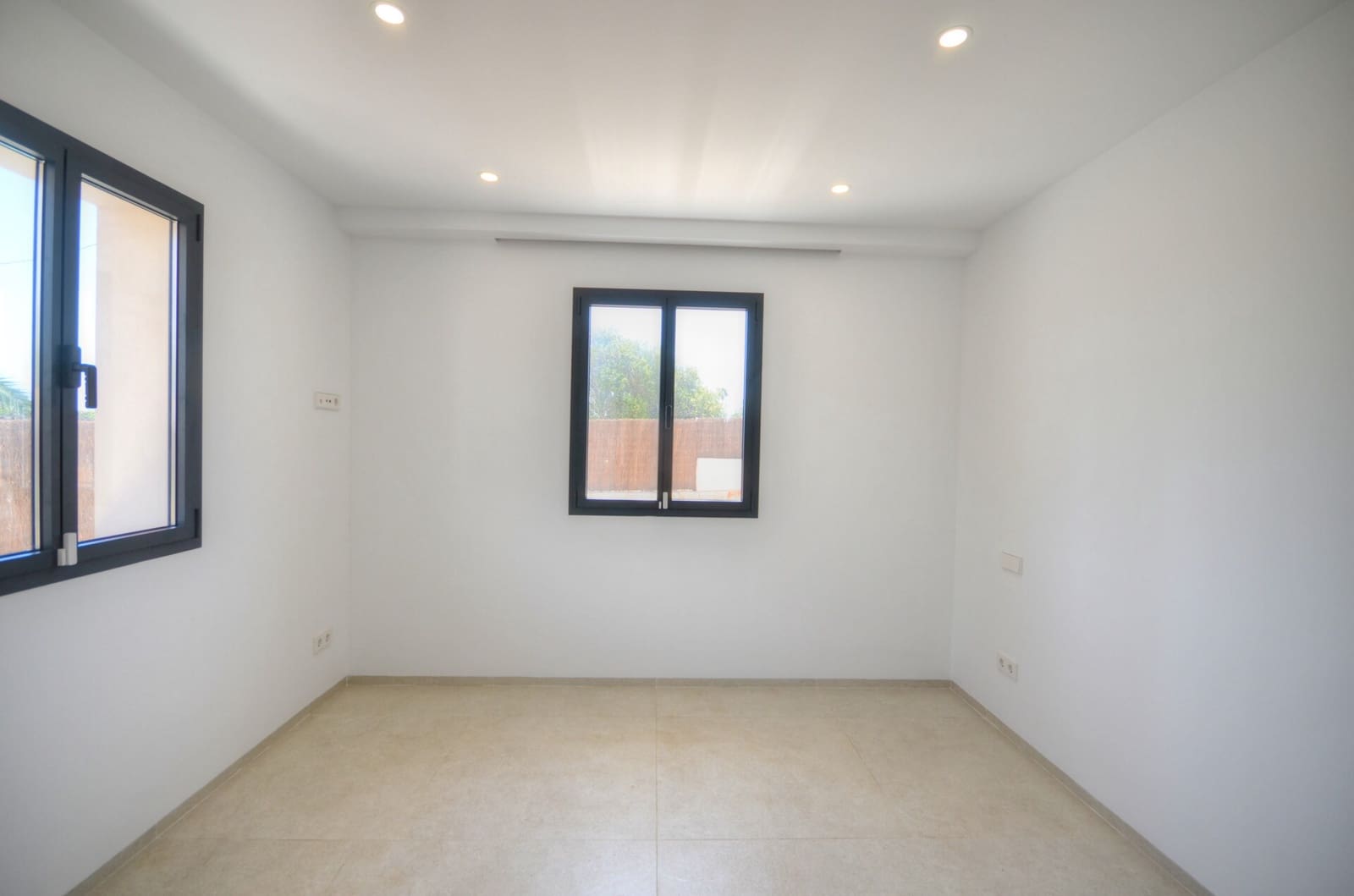 4 bedroom Villa for sale in Cala Llombards with pool garage - € 1,590,000 (Ref: 9321477)
