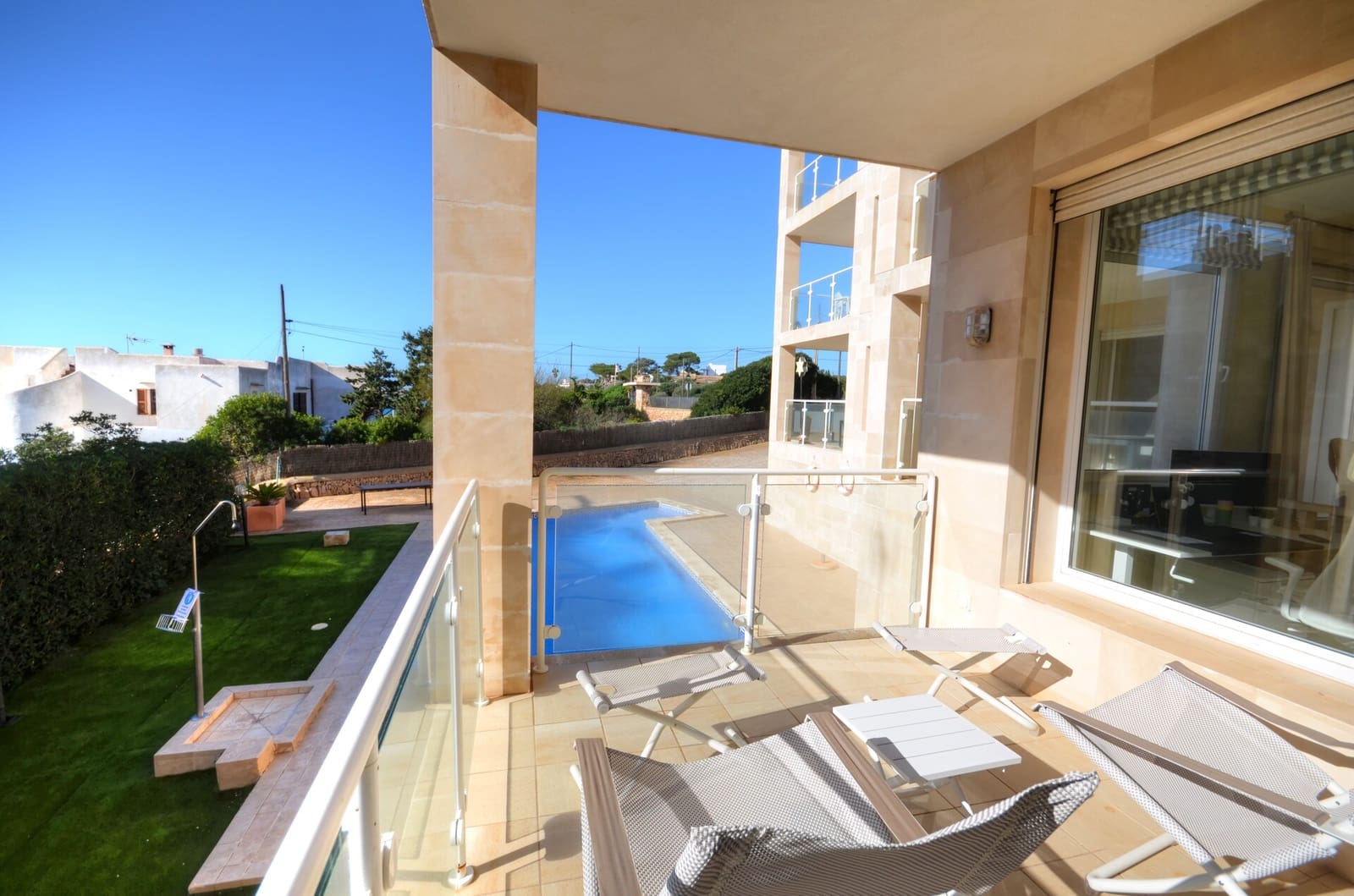 2 bedroom Flat for sale in Cala Figuera with pool - € 450,000 (Ref: 9777307)
