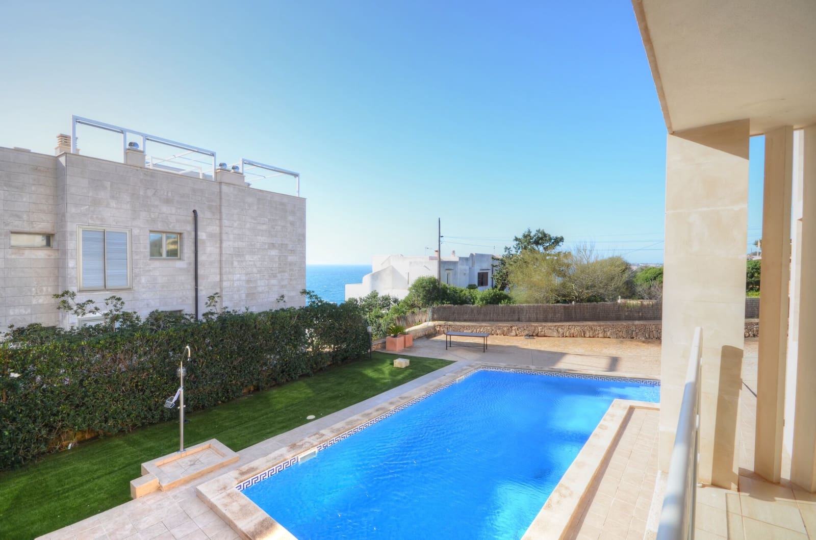 2 bedroom Flat for sale in Cala Figuera with pool - € 450,000 (Ref: 9777307)