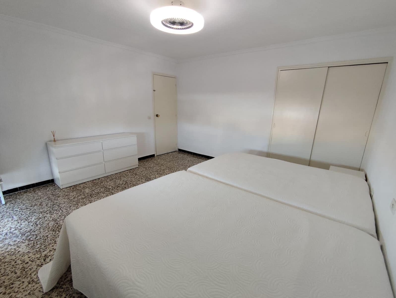 3 quarto Moradia em Banda para venda em Torrevieja com garagem - 129 000 € (Ref: 10032070)