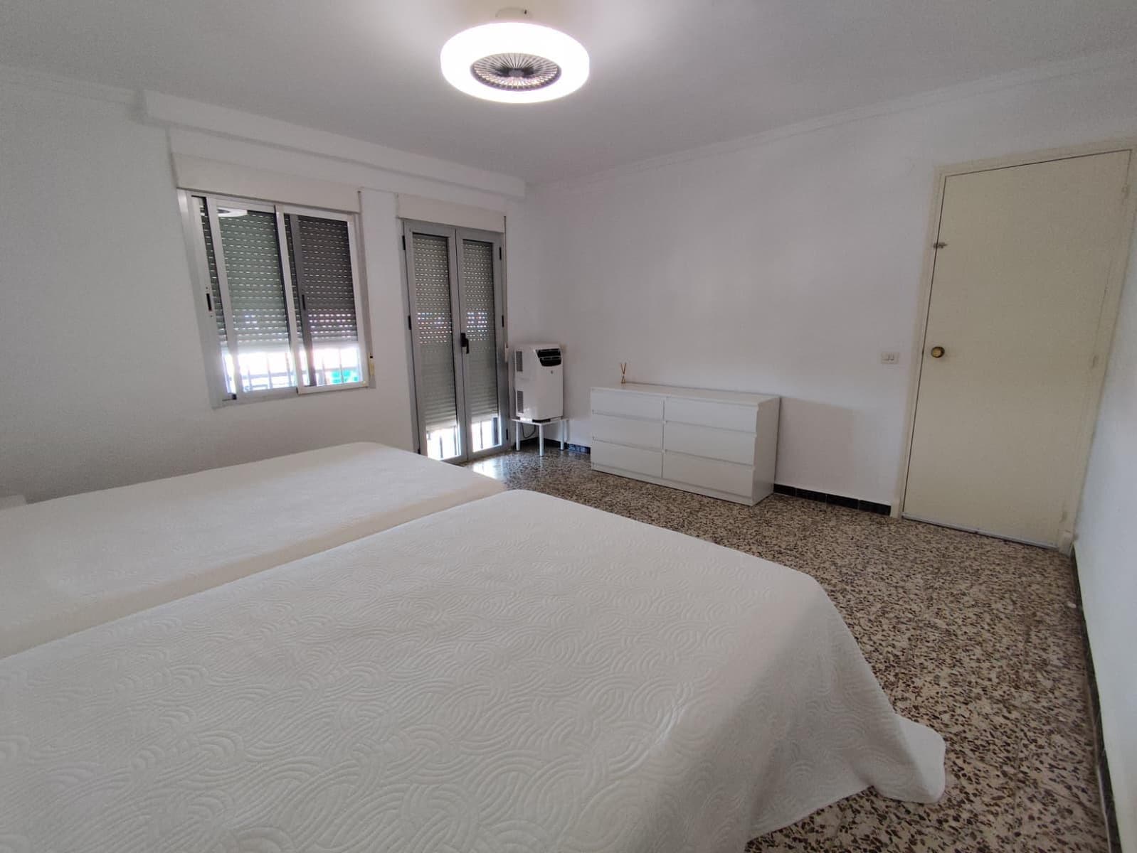 3 quarto Moradia em Banda para venda em Torrevieja com garagem - 129 000 € (Ref: 10032070)