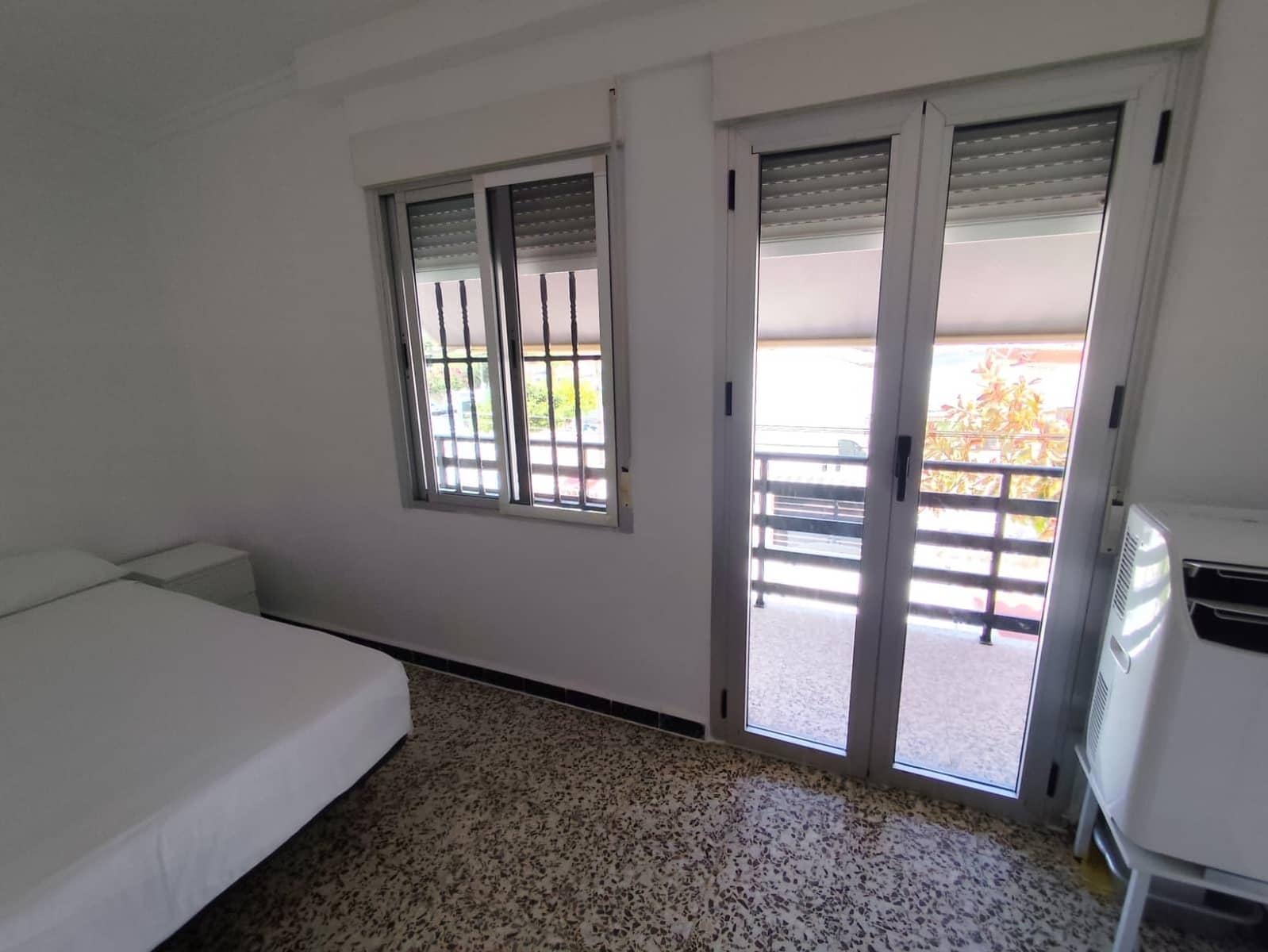 3 quarto Moradia em Banda para venda em Torrevieja com garagem - 129 000 € (Ref: 10032070)