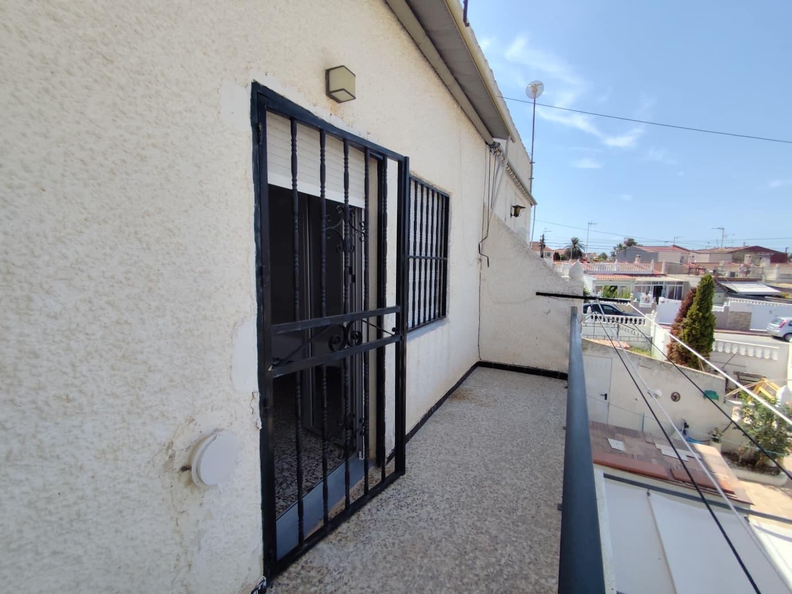 3 quarto Moradia em Banda para venda em Torrevieja com garagem - 129 000 € (Ref: 10032070)