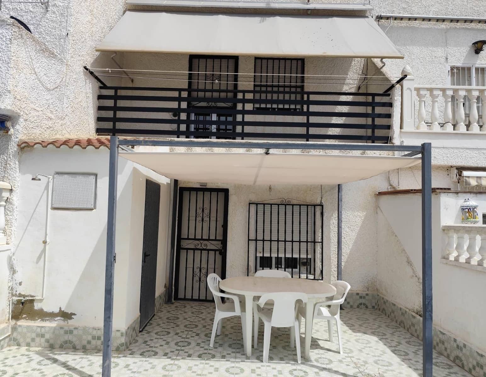 3 quarto Moradia em Banda para venda em Torrevieja com garagem - 129 000 € (Ref: 10032070)