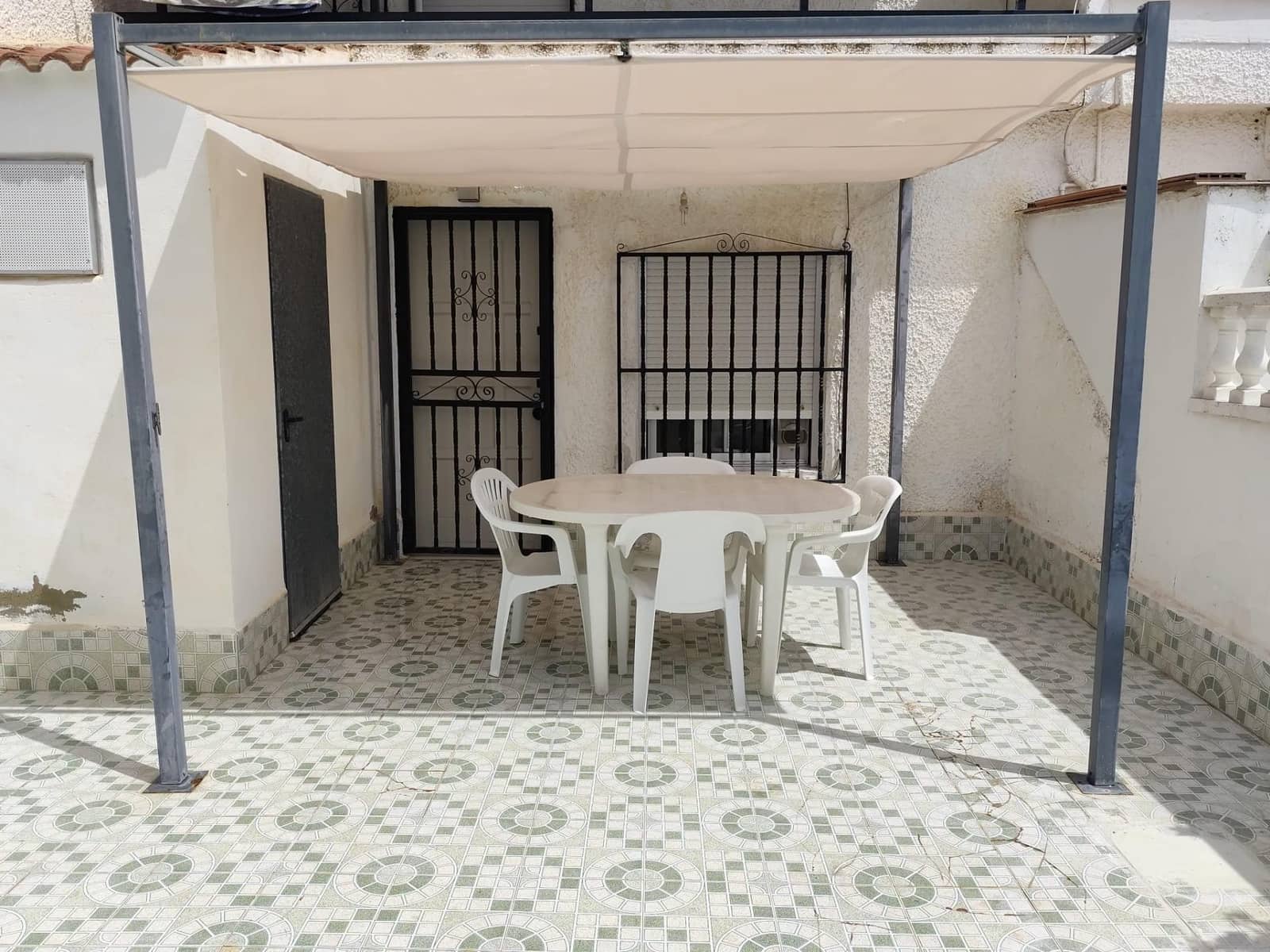 3 quarto Moradia em Banda para venda em Torrevieja com garagem - 129 000 € (Ref: 10032070)