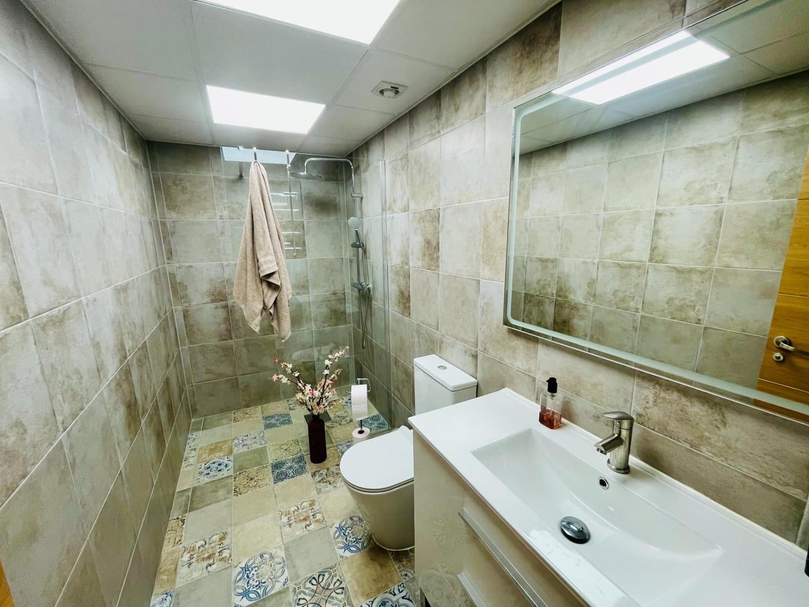 Komercyjne na sprzedaż w Torrevieja - 159 000 € (Ref: 8825266)