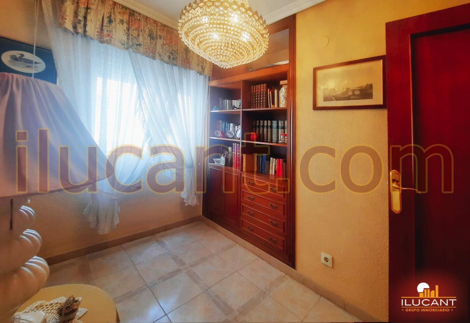 4 makuuhuone Asunto myytävänä paikassa Alicante kaupunki mukana 
autotalli - 350 000 € (Ref: 9114683)