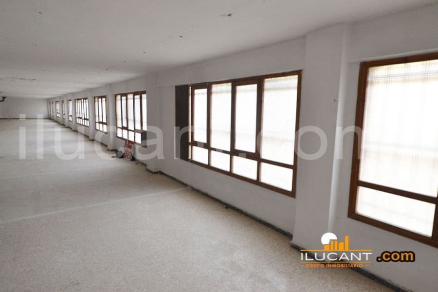 Comercial para venda em Alicante cidade - 274 750 € (Ref: 9114688)