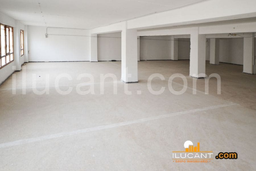Comercial para venda em Alicante cidade - 274 750 € (Ref: 9114688)