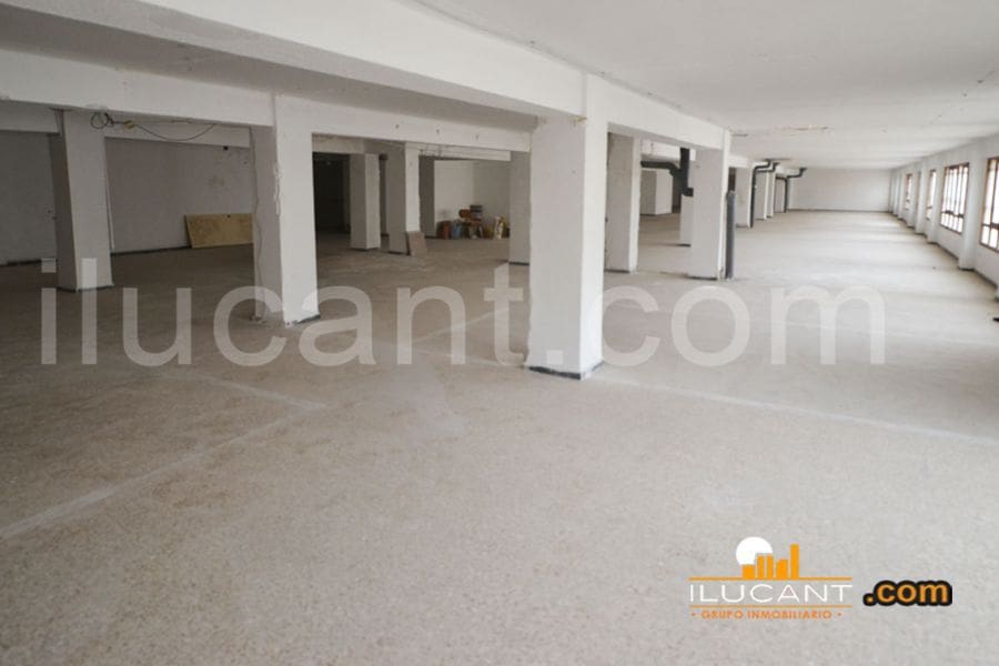 Comercial para venda em Alicante cidade - 274 750 € (Ref: 9114688)