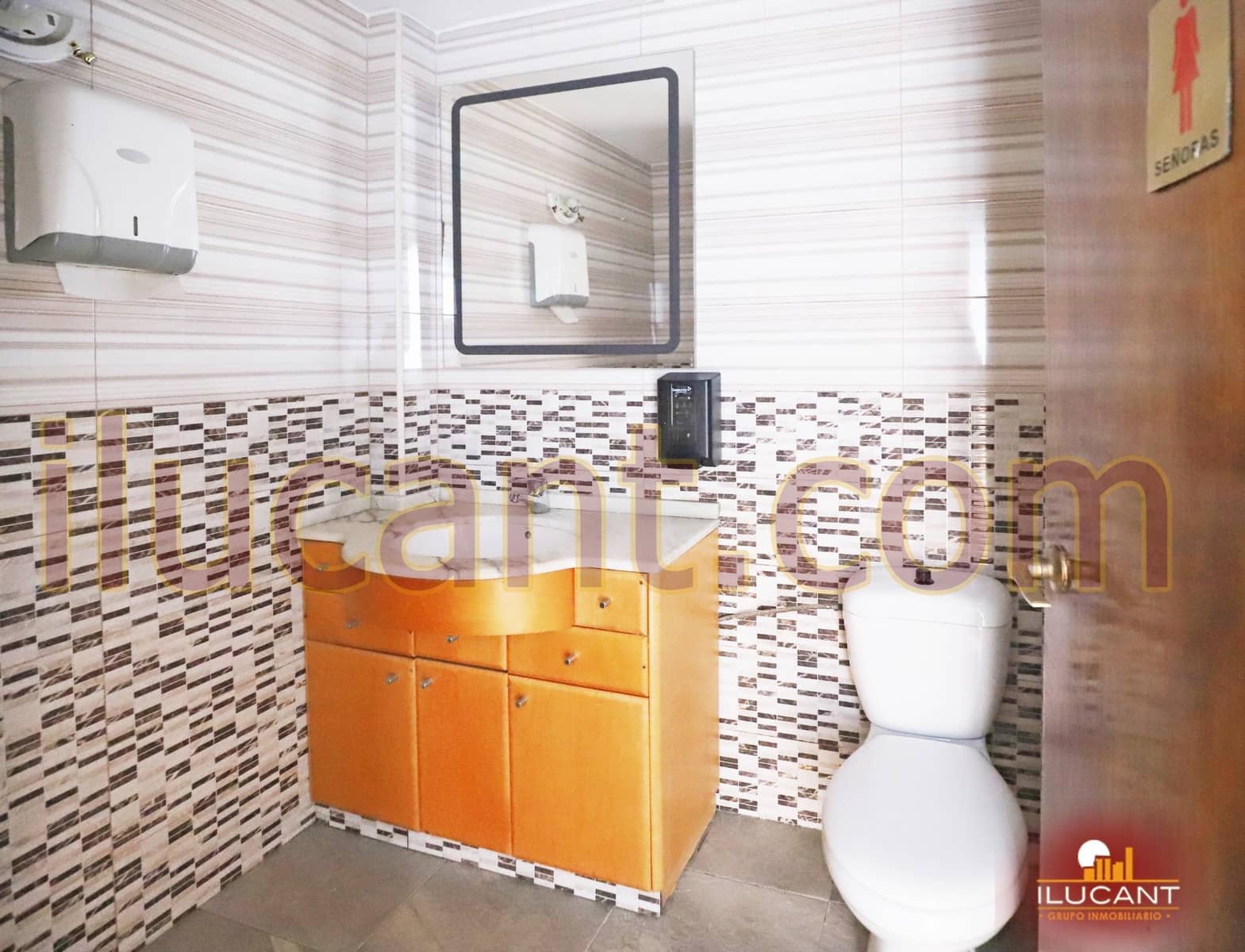 Erhverv til salg i Alicante by - € 125.000 (Ref: 9114697)