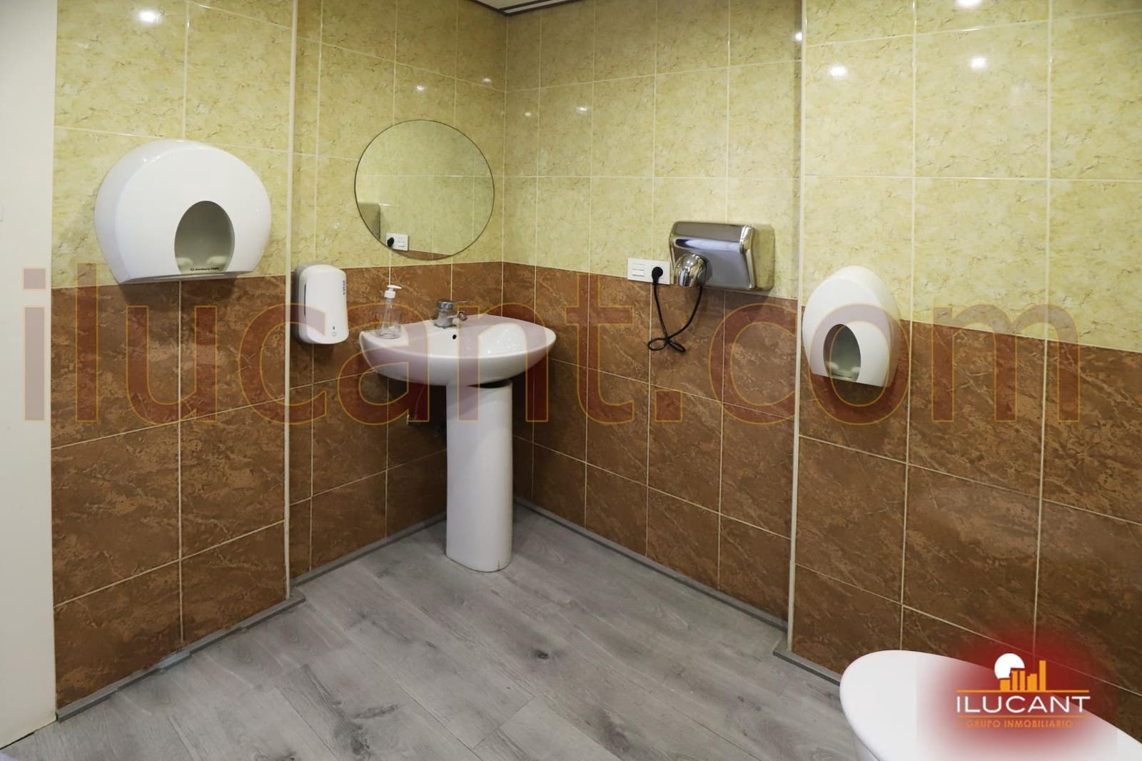 Komercyjne na sprzedaż w Miasto Alicante / Alacant - 79 900 € (Ref: 9114700)