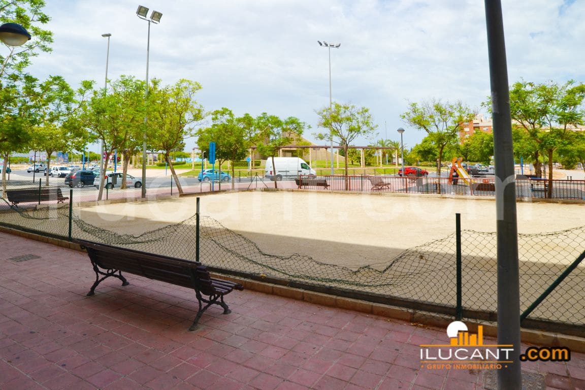 Komercyjne na sprzedaż w Miasto Alicante / Alacant - 179 000 € (Ref: 9114714)