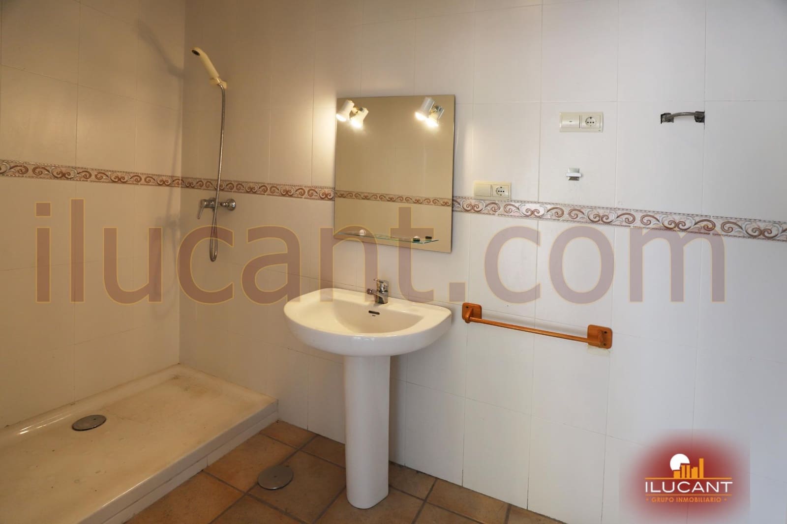 Kommersiell till salu i Alicante stad - 110 000 € (Ref: 9114721)