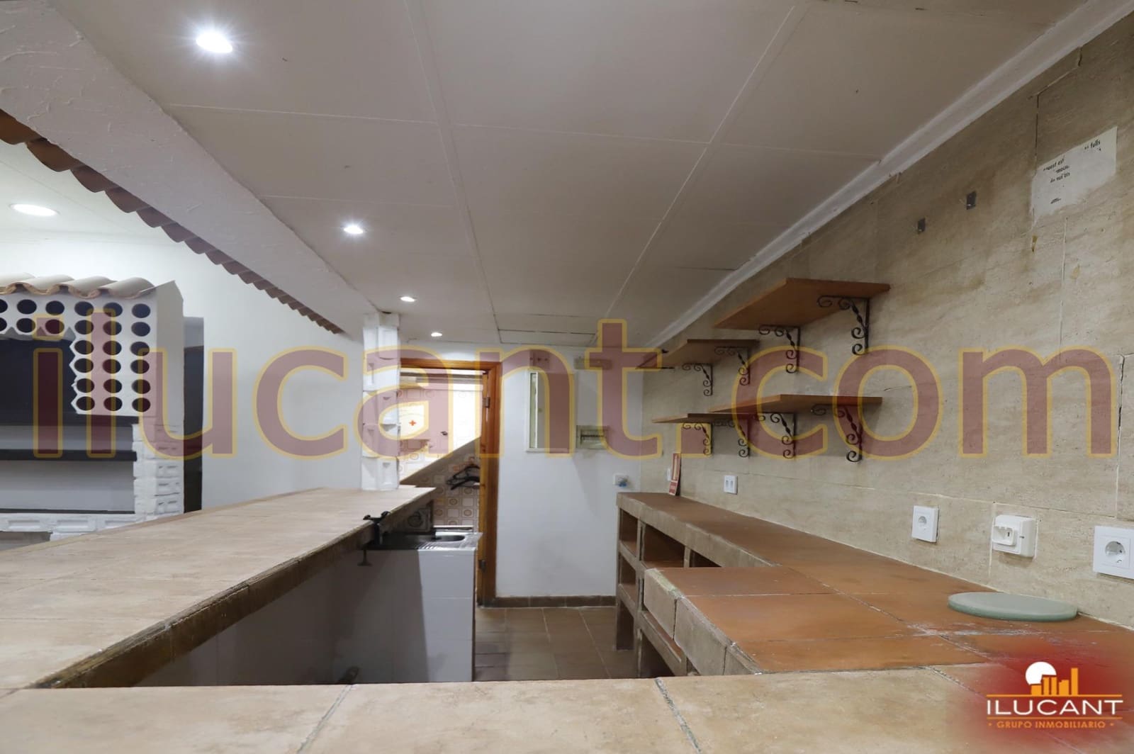 Commercieel te koop in Alicante stad - € 117.000 (Ref: 9114723)